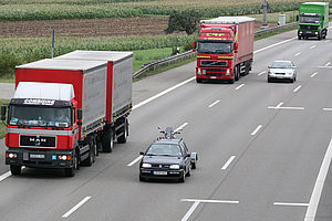 Lkw auf der Autobahn Lkw auf der Autobahn