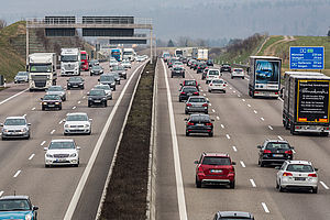 Verkehr auf der Autobahn Verkehr auf der Autobahn