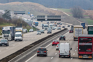 Verkehr auf der Autobahn Verkehr auf der Autobahn